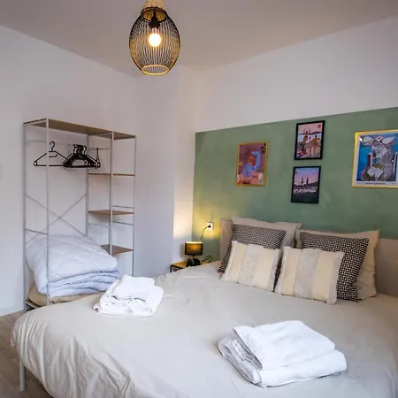 Holidays 2 アパート