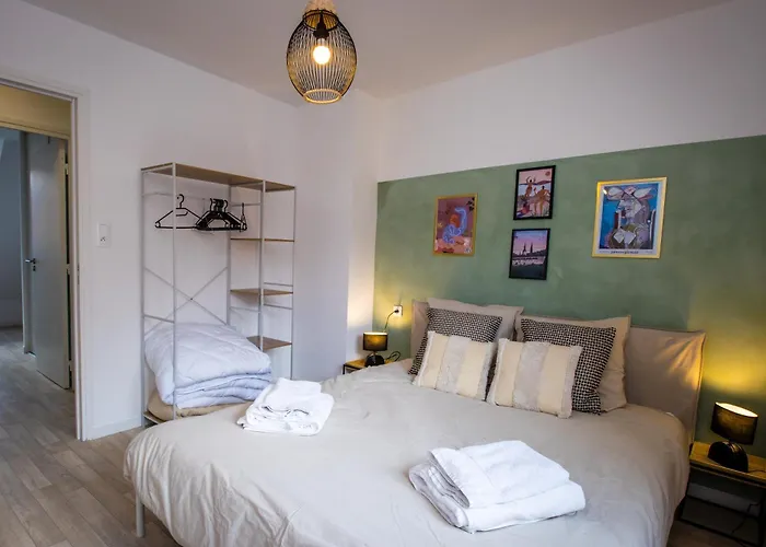 Holidays 2 Apartment